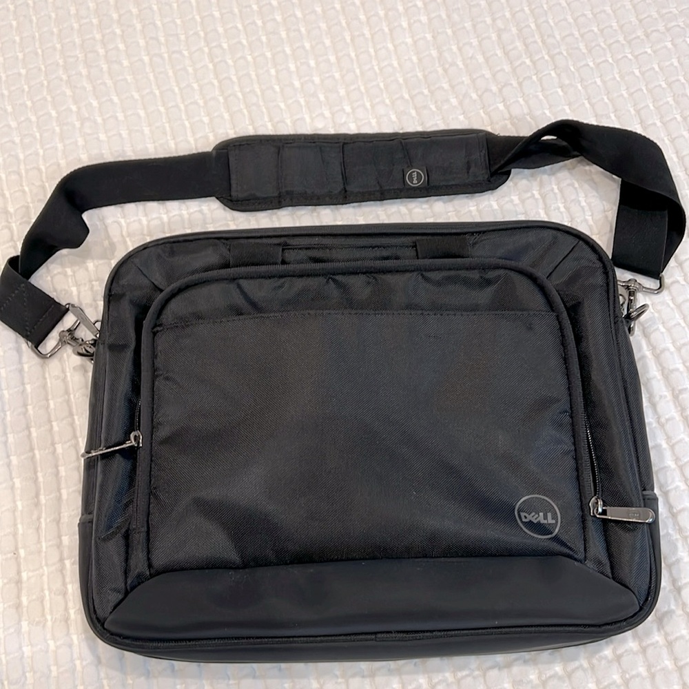 Like New Dell Black Laptop Bag with gunmetal hardware💻